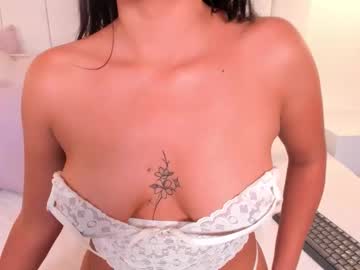 Klooe_mei, 19 years old, Small, sensual, and ready to play with you ? #new #ebony #latina #19 #teen, webcam photo