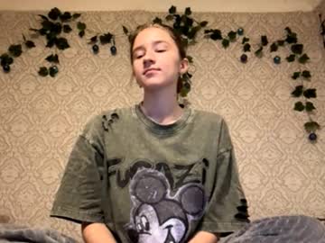 Kylaflum, 18 years old, Goal -->Do a happy dance! / Hi guys, I'm new here #new #18 #young #shy #skinny [0 tokens remaining], webcam photo