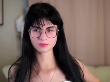 Laureljarrar, 18 years old, Goal: Make my neck so wet? #new #18 #petite #shy #cute [121 tokens remaining], webcam photo