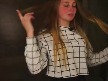 Leandragren, Hello! I'm #new here and it's my first day here. I'm #18 GOAL: ?Play with my hair? #teen #young #natural [0 tokens remaining], webcam photo