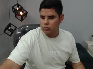 Live gay cam model Leandro_s18 yrs streaming now in HD