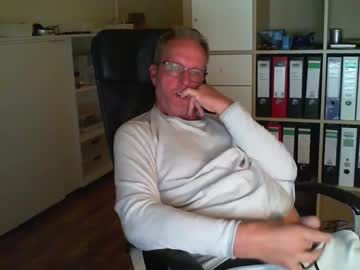 Catch me live as Lefti27 in premium male cam shows