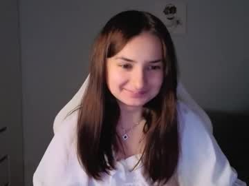 Lelia_vibe, 20 years old, GOAL: To lift the mood ^^ #nonude  #cute  #brunette #young, webcam photo