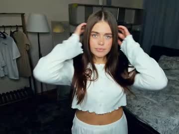 Leyla_dream, 18 years old, Dance a little with ur song^^ My name is Mira! #shy #18 #new #teen #cute [20 tokens remaining], webcam photo