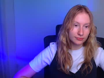 Leylaice, 21 years old, GOAL: Dance [300 tokens remaining] Welcome to my room! #shy #blonde #skinny #teen #new, webcam photo