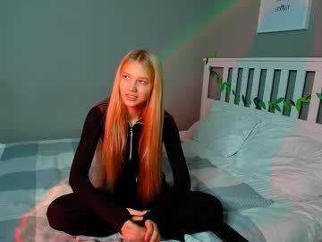Lil_tasty33, 20 years old, GOAL: play with hair [43 tokens remaining] Welcome to my room! #feet #blonde #shy #skinny #new, webcam photo