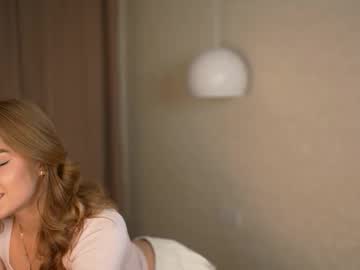 Lilianlees, 18 years old, Goal:??lift the top a little?? Im Lilian and I'm waiting for you #new #skinny #18 [7 tokens remaining], webcam photo