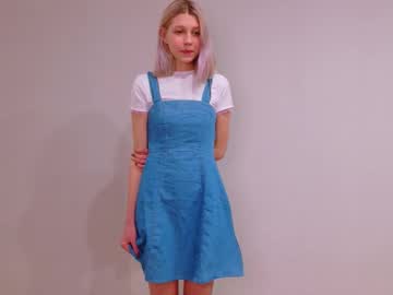 Live cam performer Lilylumina_ streaming now