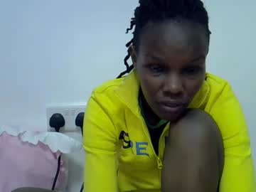 Squirting cam girl Lioness25 live now