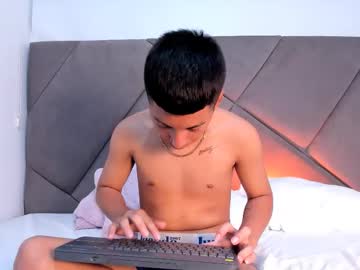 Live gay cam model Little_kris1 streaming now in HD