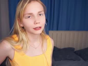 Lizzetteavent, 18 years old, What happens if you unfasten my bra?  < 3 #new #18 #shy #cute #blonde [140 tokens remaining], webcam photo