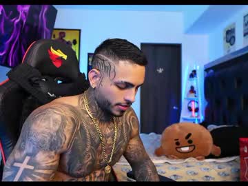 Muscle cam star Logan_hugh8, 32 yrs