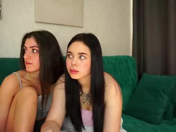 Lollybabe69, 18 years old, Hello we are stacy and molly #new #18 #skinny #shy #teen  ???? Goal  : kisses on cheeks [63 tokens remaining], webcam photo