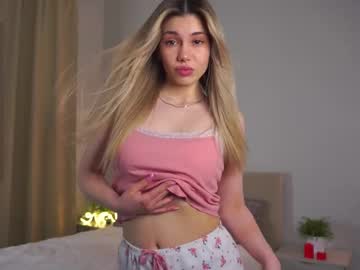 loraalvey - Live Performer