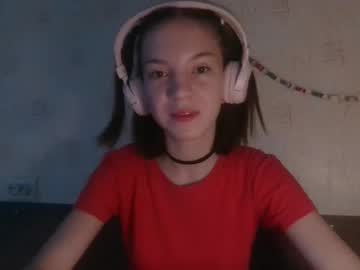 Live cam performer Loriatheos streaming now