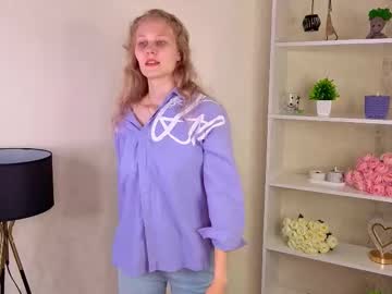 Louannamari, 18 years old, Hi guys! I'm Mary! It's my first day here! Goal - Lick my lips + eye contact ^^ #18 #new #shy #blonde #young [25 tokens remaining], webcam photo