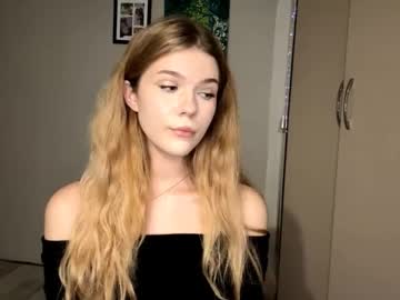 Louettawaaga, 18 years old, Hello im Nicole! Goal  - touch my hot boobs! #new #teen #shy #18 #blonde [0 tokens remaining], webcam photo