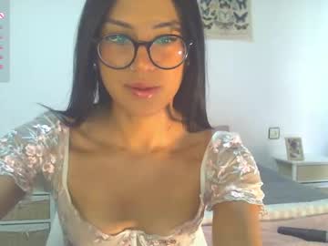 Squirting cam girl Lucia_as live now