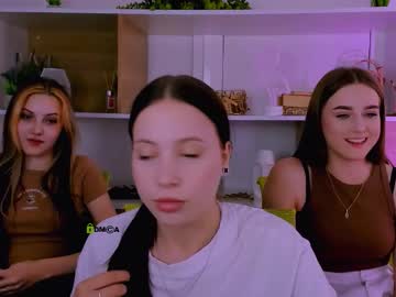 Luna_tin, 20 years old, GOAL: Dance [283 tokens remaining] Welcome to my room! #feet #18 #shy #pvt #new, webcam photo