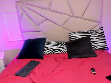 Luna_valmontt, 20 years old, GOAL: Hand bra [343 tokens remaining] Welcome to my room! #18 #latina #petite #skinny #new, webcam photo