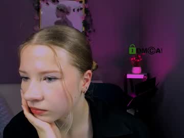 Lunna_bella_, GOAL: mt first goal [640 tokens remaining] Welcome to my room! #feet #blonde #new #18 #teen, webcam photo