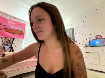 Luvkendall, 18 years old, Hello its my first day ! take my top off #new #18 #teen #young [256 tokens remaining], webcam photo