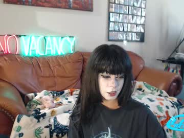 Hairy cam model Luxxxthefox, 31 yrs live now
