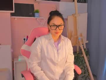 Lynbrickell, 19 years old, Goal : open my shirt .Cute & flirty tease show ? Let’s play! #18 #glasses #tease #shy #cute [32 tokens remaining], webcam photo