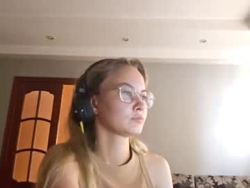 Maestittsworth, 18 years old, Hello world! My name is Helen<3 GOAL - suck my finger haha :) #new #18 #skinny #shy #blonde [66 tokens remaining], webcam photo