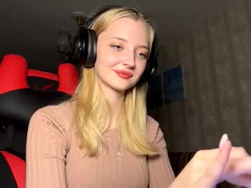 Marianelahalbershtam, 18 years old, Goal: Stand up and spin around  #18 #skinny #shy #cute #new [0 tokens remaining], webcam photo