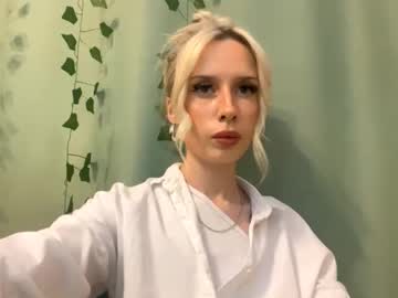 Maribelchauhdrey, 18 years old, Goal: Move my shirt a little bit and show you more of my chest - My name is Molly and I'm #18 year old and i am #shy #new #young girl with #smalltits figure it's my first day here [35 tokens remainin, webcam photo