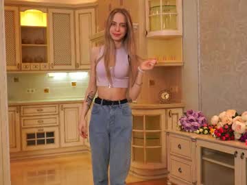 Marineessepian, 18 years old, 1st day! / Goal: do a 360?  :p / Hi! My name is Maria, #18 y.o. i'm #new here. #smalltits , #shy and #teen girl [19 tokens remaining], webcam photo