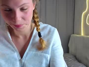 Maritzastitt, 18 years old, goal: squeeze boobs + little slap? Hi! My name is Molly, I'm #18 y.o., #teen and #bigboobs girl. #shy #new [82 tokens remaining], webcam photo