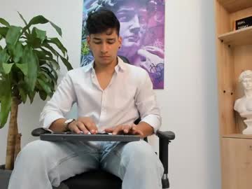 Mattkeigo big cock cam stud 23 yrs streaming live