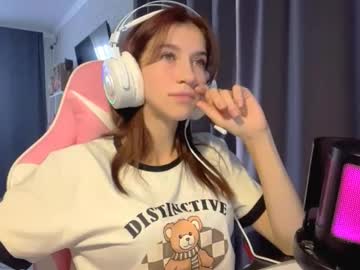 Maudhomchick, 18 years old, Goal: Show My legs, caress them! : Hi, I`m Mia, and I`m #new here? #teen #young #18 #shy [39 tokens remaining], webcam photo