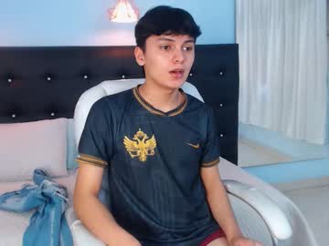 Maxii18_, 18 years old, GOAL: CUM SHOW [378 tokens remaining] Welcome to my room! #twink #cum #young #bigcock #18, webcam photo
