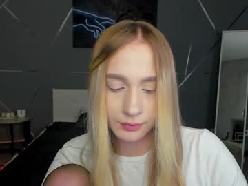 Mellisadream, GOAL: masagge tits in top [0 tokens remaining] Welcome to my room! #new #blonde #nonude #shy #18, webcam photo