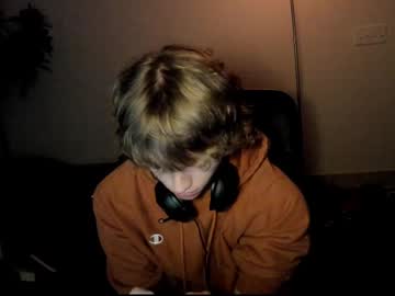 Metalhedzoomer, rainy night things #twink #new, webcam photo