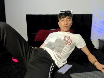 Live gay cam model Mhatias_21 yrs streaming now in HD
