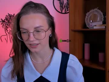Mia_bamble, 20 years old, GOAL: smile [131 tokens remaining] Welcome to my room! #feet #18 #shy #teen #new, webcam photo