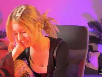Catch me live as Miachains, age 19 yrs in premium male cam shows