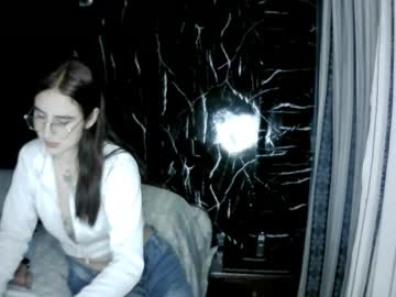 Squirting cam girl Miahotvibes age 24 yrs live now