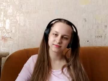Michelinasquarciafico, 18 years old, Goal - I feel bit shy.... but i want to try first dance for you! My first day here! #shy #new #18 #young #natural [43 tokens remaining], webcam photo