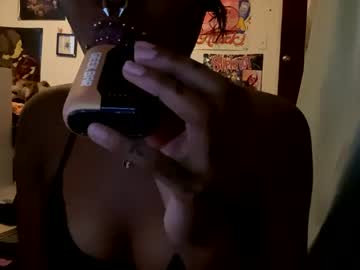 Mileenaleena • femdom • Minnesota, United States • public