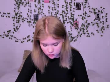 mina27372 - Live Performer