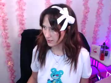 Squirting cam girl Miss_katteyes age 22 yrs live now