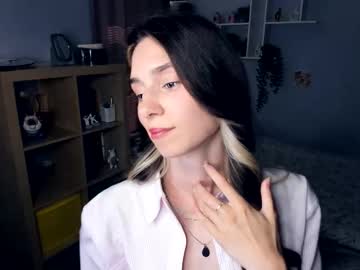 Misschaotic_, 18 years old, Goal: lick my finger<3  Hey, my name is Shelley #18 #shy #new #cute #teen [7 tokens remaining], webcam photo