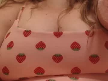 Moaningsquirtle, 28 years old, watching cams (audio on)... playing with my #bigclit #c2c #new #chubby #squirt, webcam photo