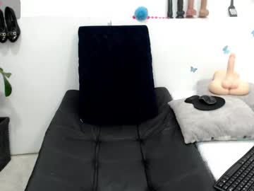 mom_17 - Live Performer