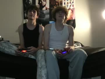 Live cam performer Mylesandmaxxx06 streaming now